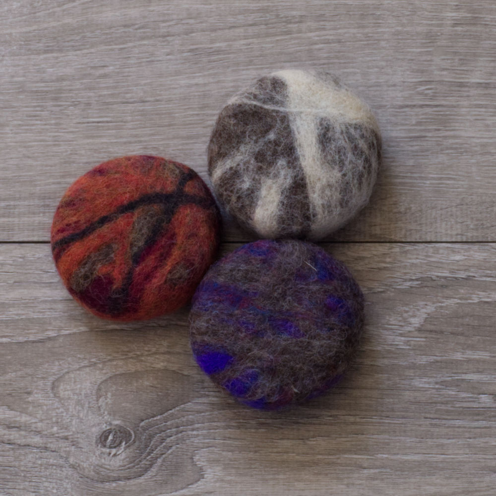 Round, multincoloured bars of soap covered in wool